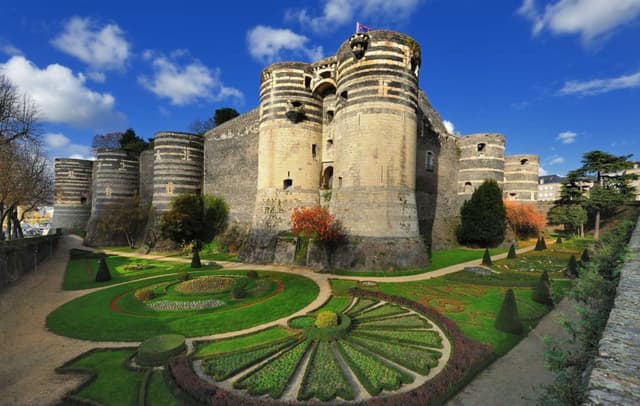 à Angers