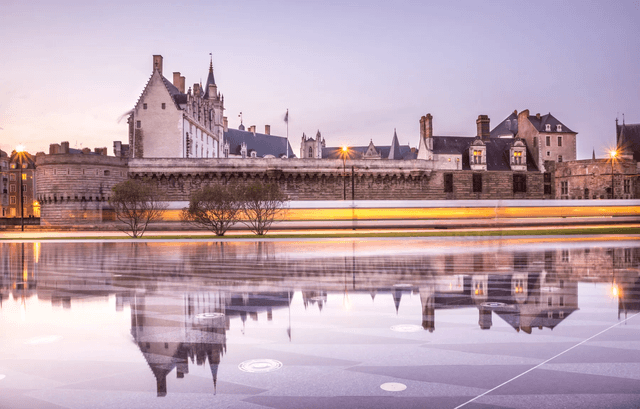 à Nantes